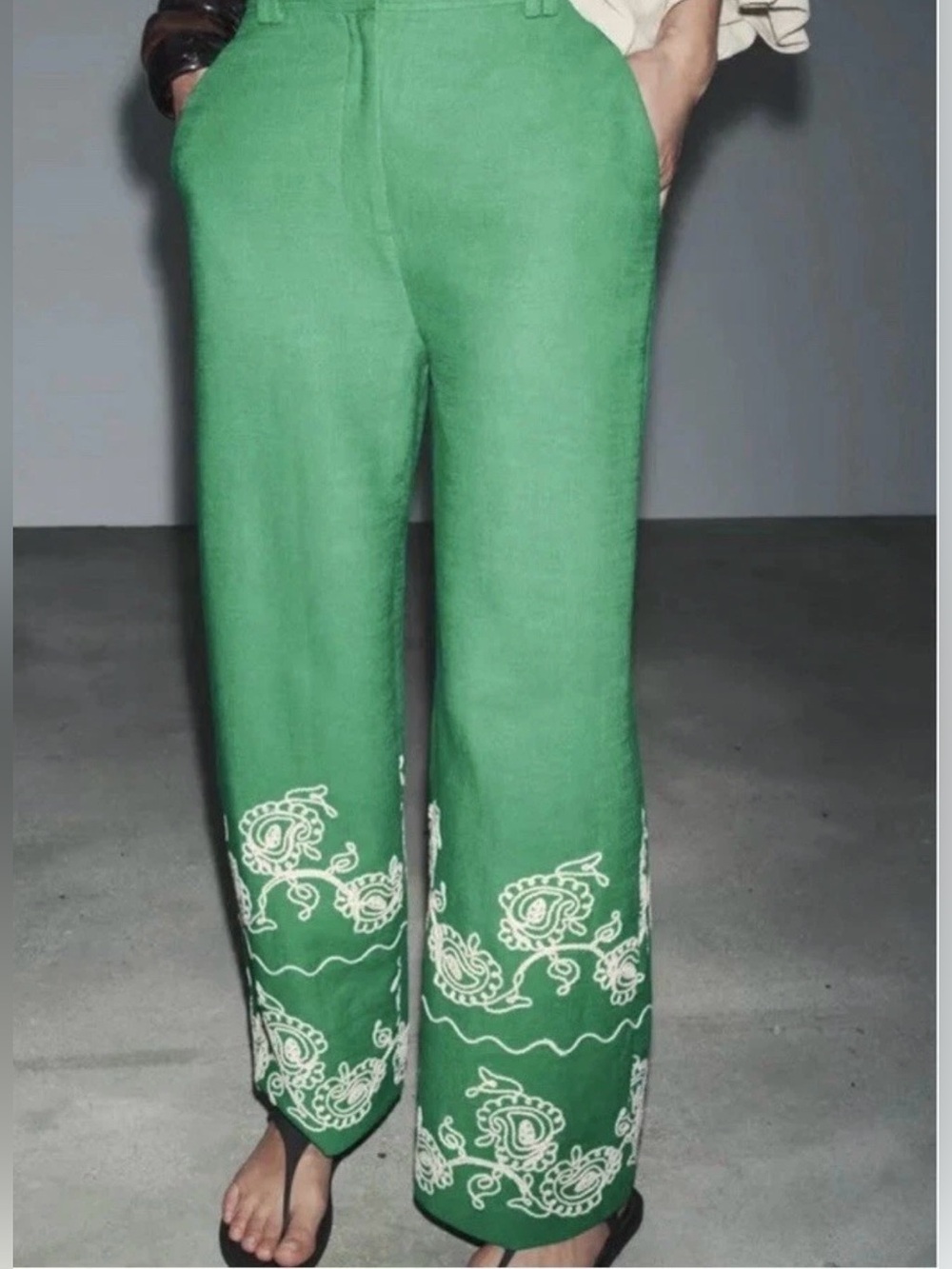Zara ZW Collection Green
Embroidered Culottes Size XS
NWT